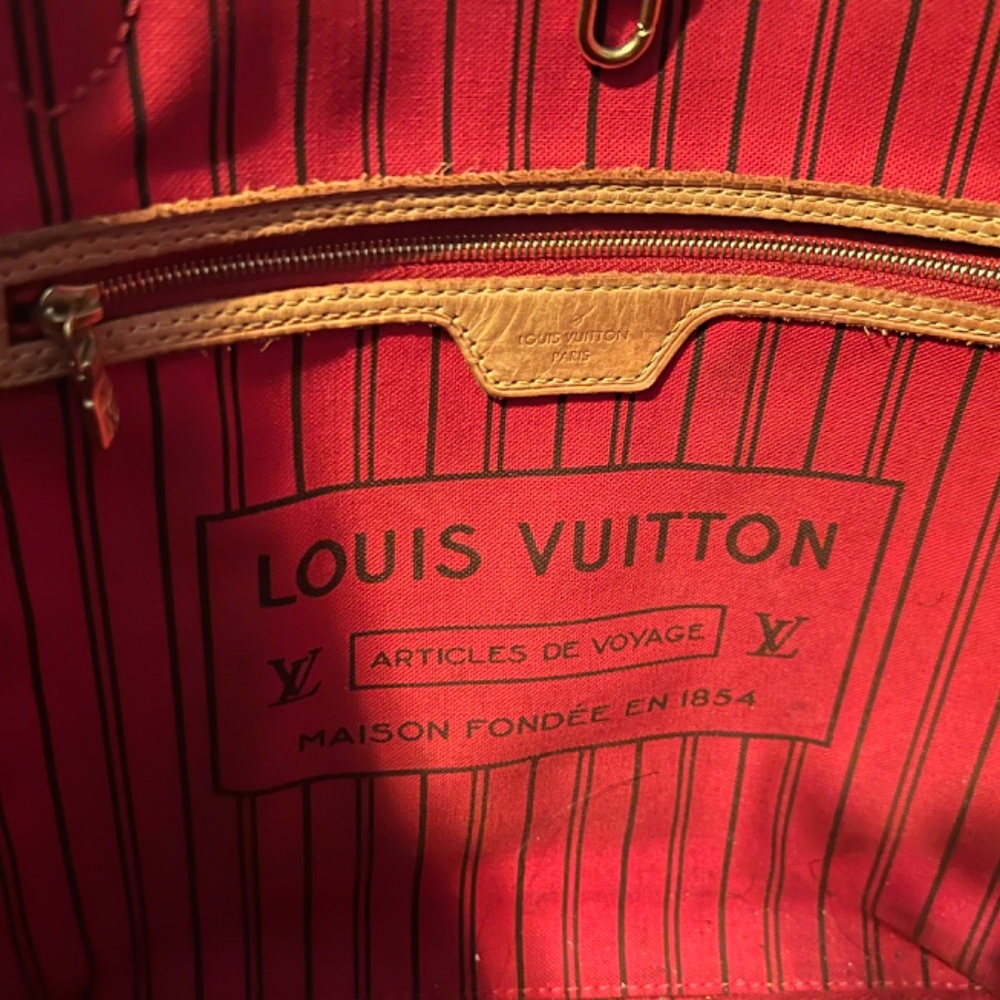 Louis Vuitton Bag - Picture 2 of 4